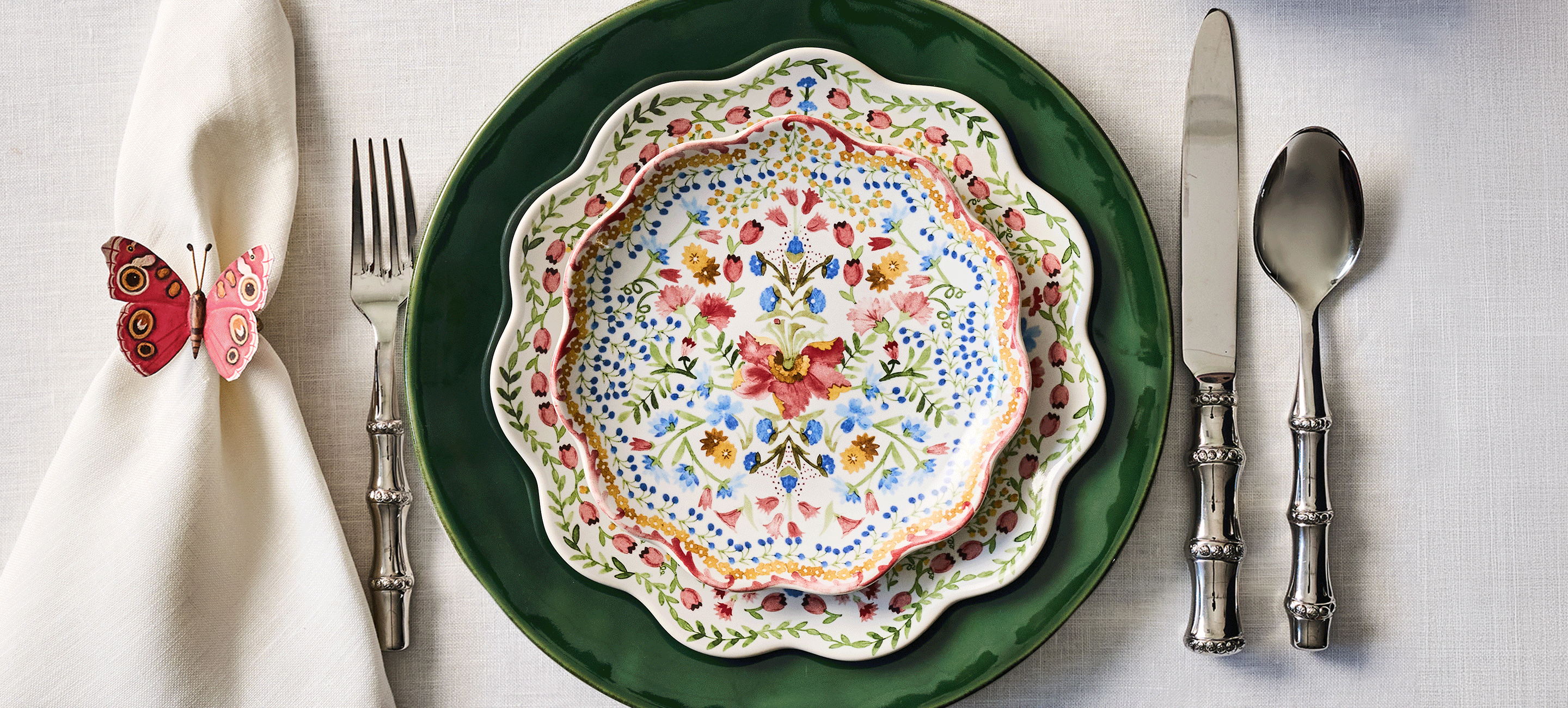 moveable gif featuring sofia , sitio stripe, berry & thread, and puro plates.