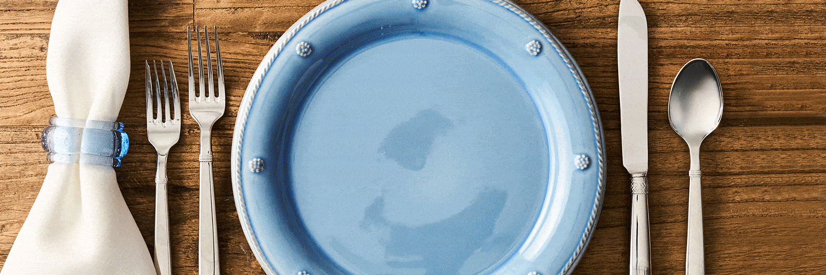 Moveable gif featuring a variety of blue dinner and desserts plates from Juliska