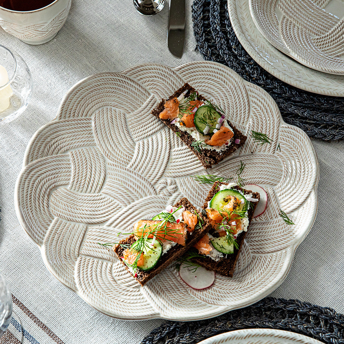 Le Panier Mystic Knot Charger/Platter - Whitewash – Juliska
