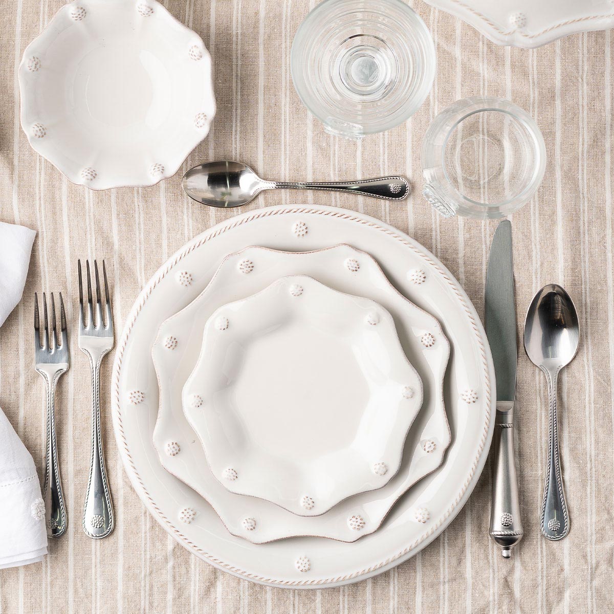 Shop the Bestselling Berry & Thread Dinner Plate | Whitewash – Juliska