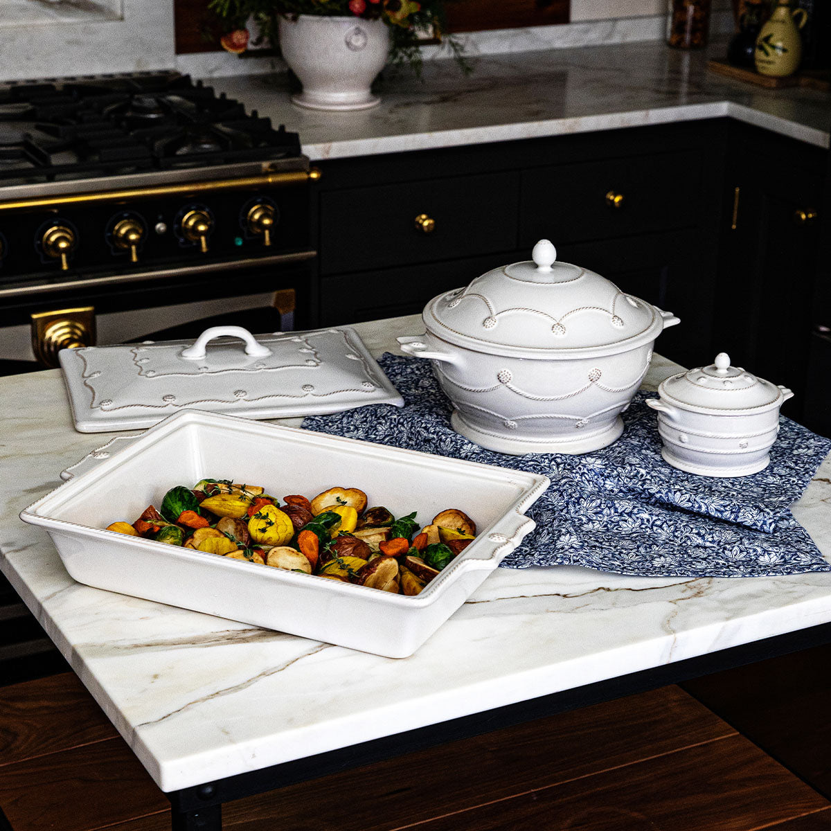 Berry & Thread Casserole with Lid - Whitewash | Juliska Berry & Thread Casserole with Lid - Whitewash | Juliska