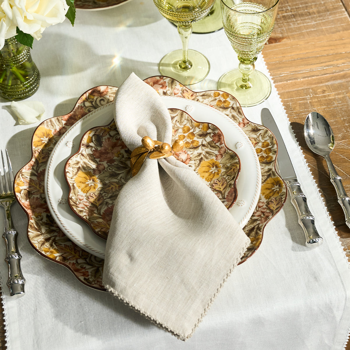 Berry Scallop Napkin Set/4 - Natural - scale reference view