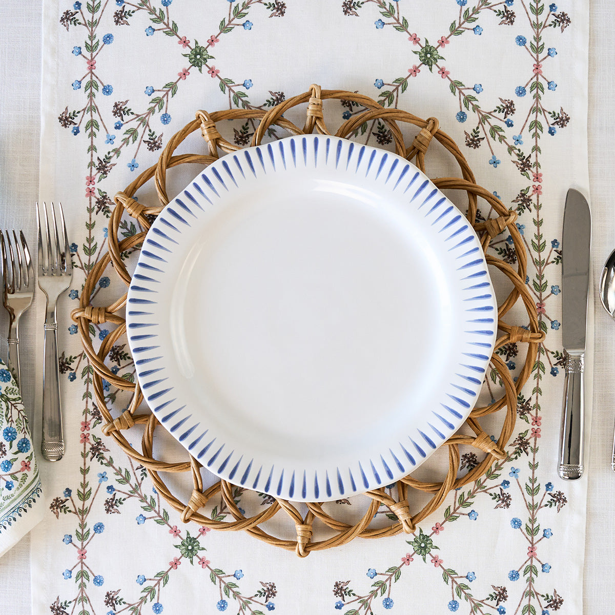 Sitio Stripe Dinner Plate - Delft Blue, detail view
