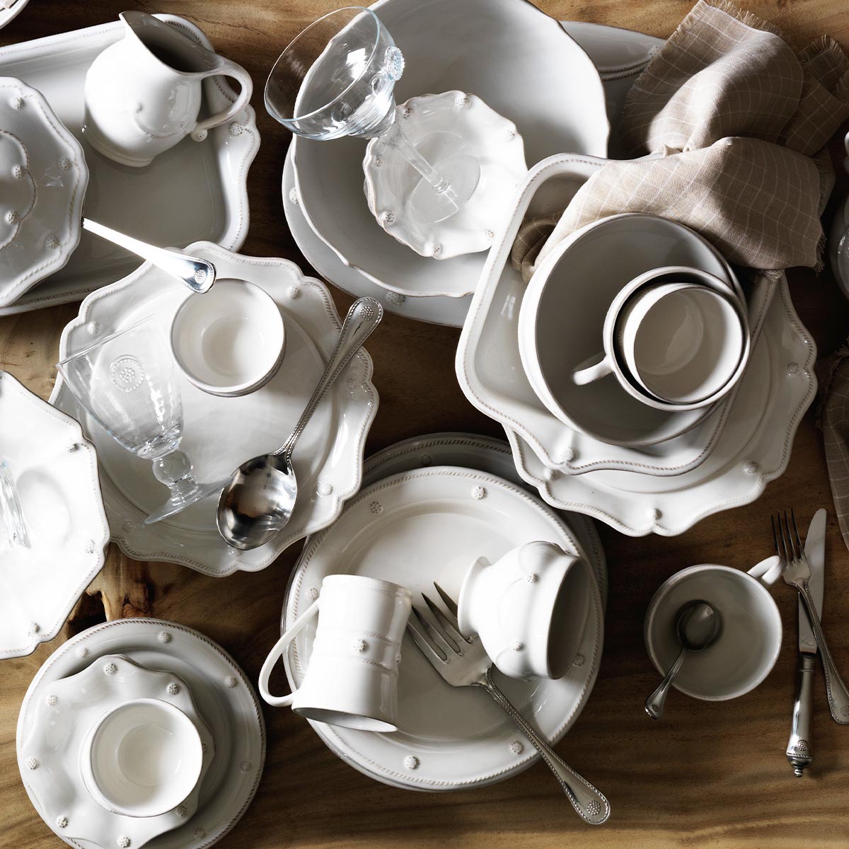 ss2430　ジュリスカ　ティーポット　ホワイト　2L　洋風　お茶 　Juliska　BERRY&THREADコレクション　ハンドメイド　白 　洋食器　陶器　ポルトガル製 Berry & Thread Teapot - Whitewash – Juliska