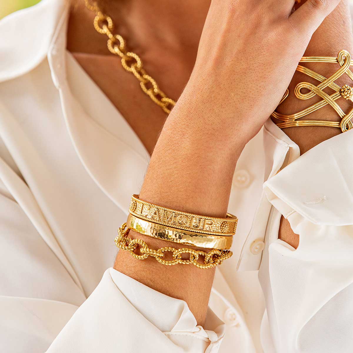 L'Amour Toujour Hinged Bangle - Gold – Juliska