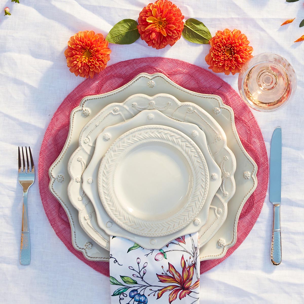 Berry & Thread Scallop Charger/Platter in Whitewash – Shop Juliska