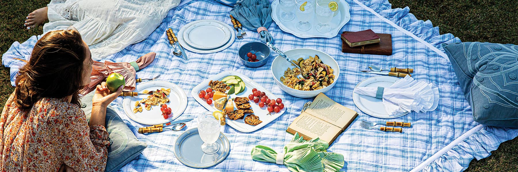 Outdoor picnic with al fresco dinnerware.