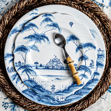 This enchanting collection depicts different scenes that weave a charming narrative on a traditional country estate on each piece of dinnerware.