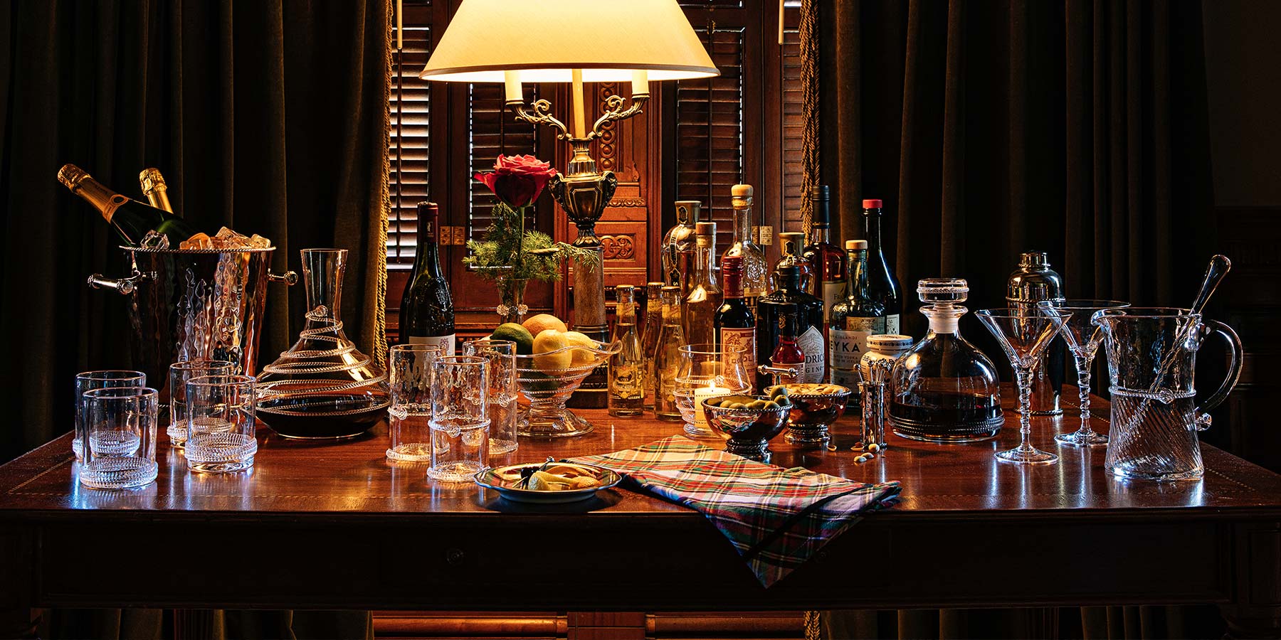 How to set up your holiday home bar.