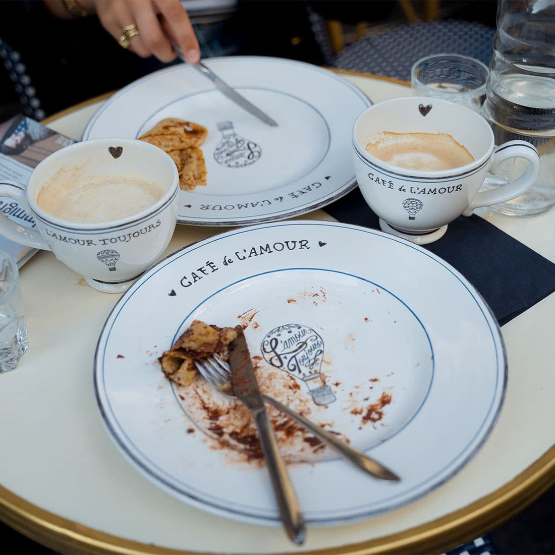 L'Amour Toujours mugs and plates outside a Paris café.