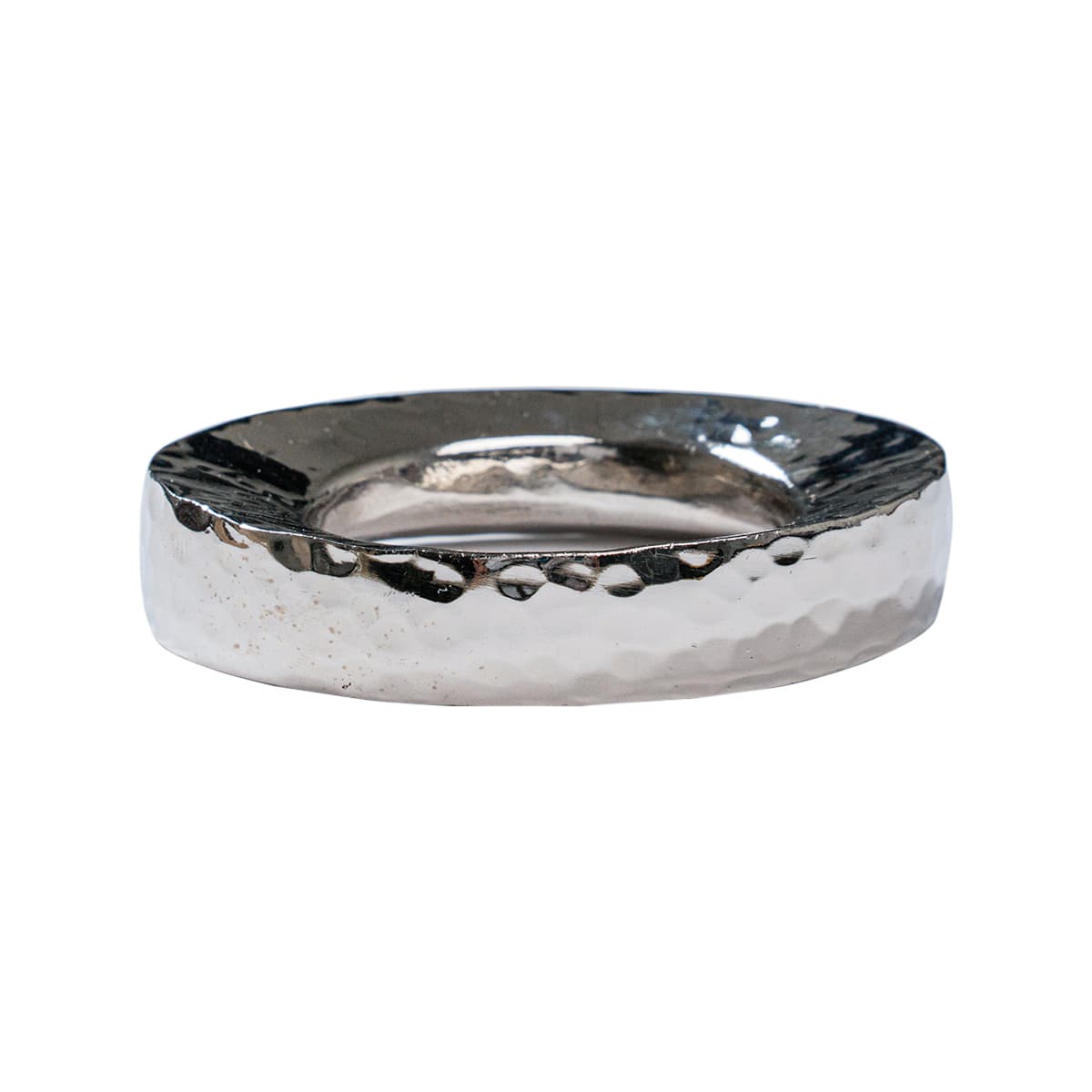 his oval gold napkin ring is cast in aluminum with nickel plating and adds a subtly sparkling detail to a