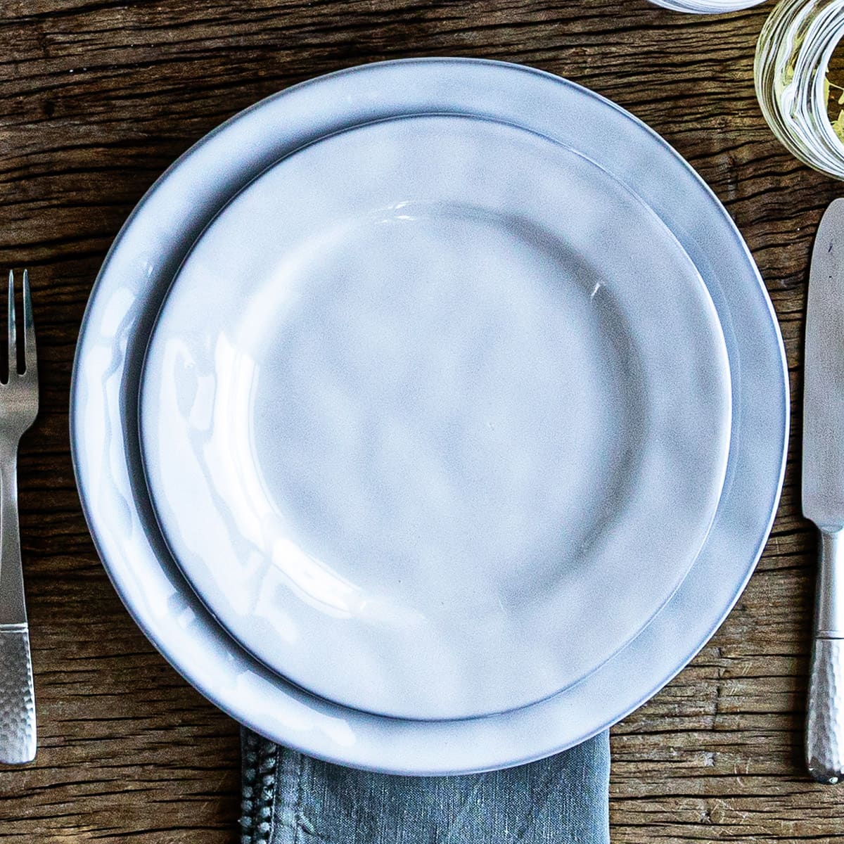 Quotidien dinner and dessert plate stacked