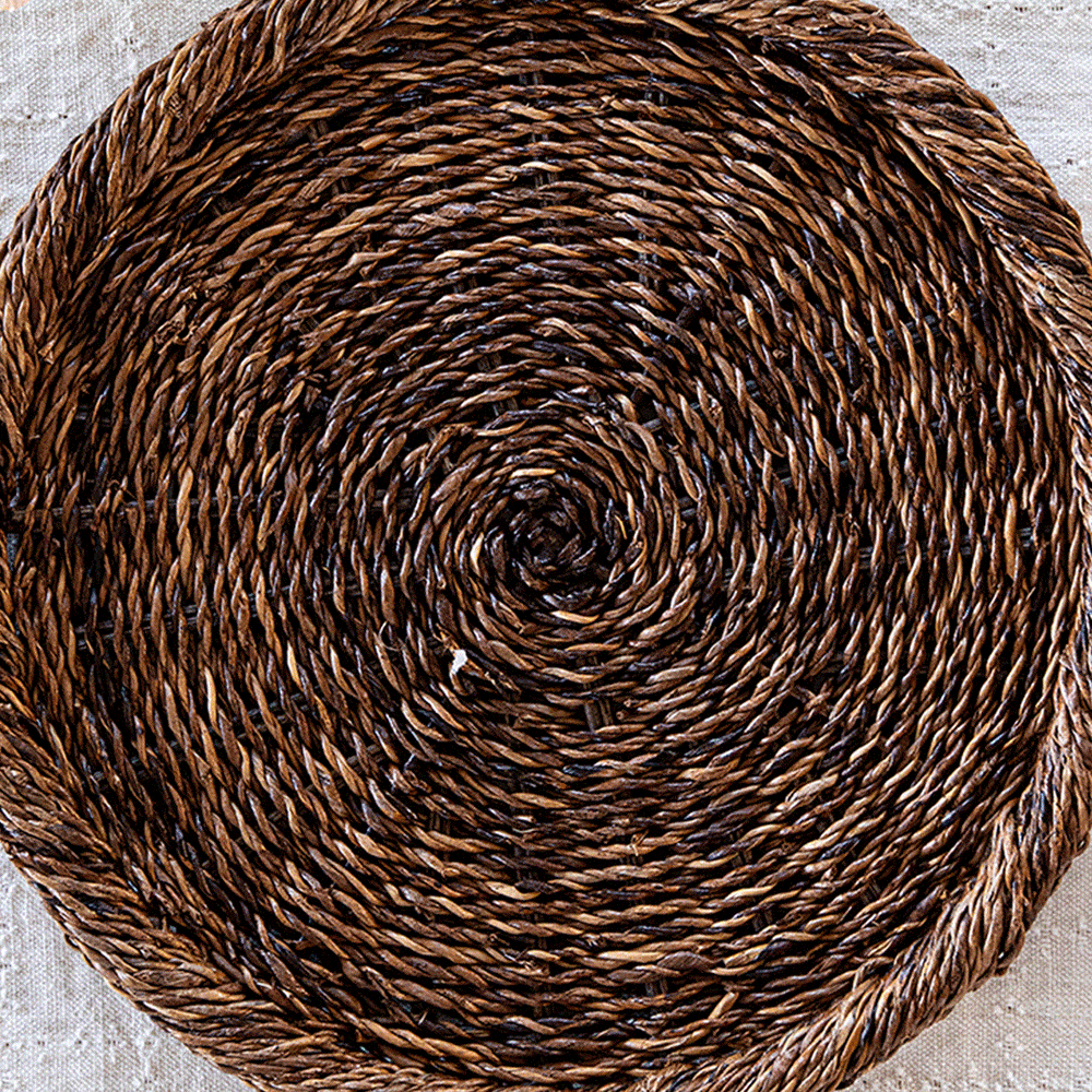 Movable gif featuring white and green Juliska plates 