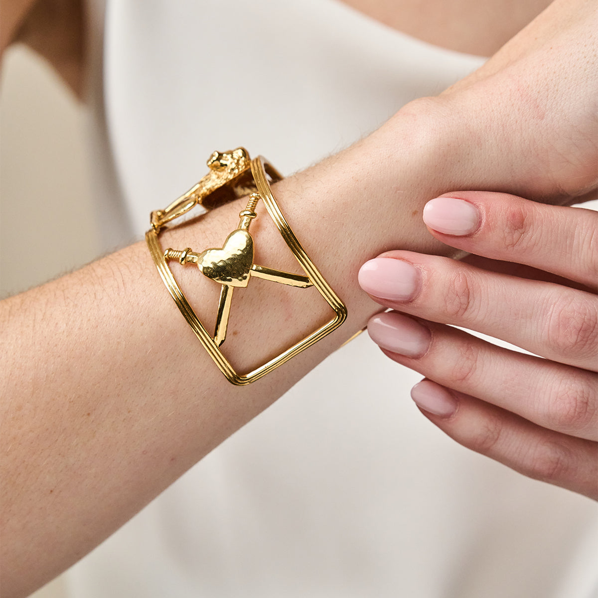 Lionheart Cuff - Gold close up side detail 