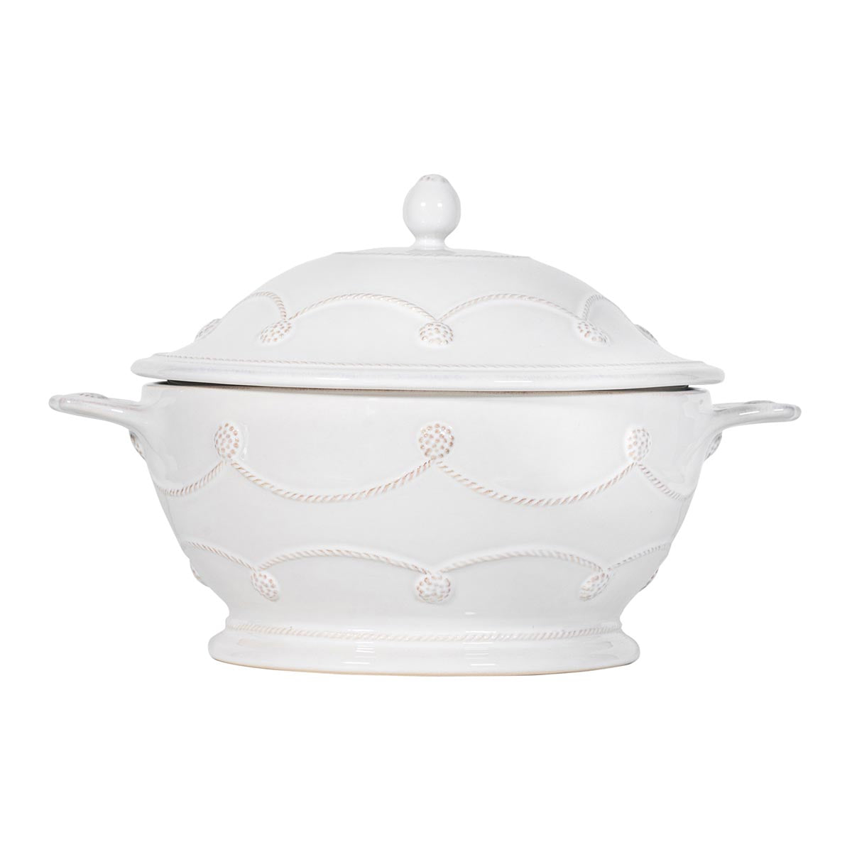Make a stylish entrance with this versatile serving piece that can go straight from your oven to the table for a moveable feast (note those handy handles!) that makes volunteering to bring your signature dish a cinch. Festooned in our delightful and iconic Berry & Thread detailing, and with a subtle pedestal and a sculptural lid, it quietly steals the spotlight on any table. Plus, it makes a fabulous gift!