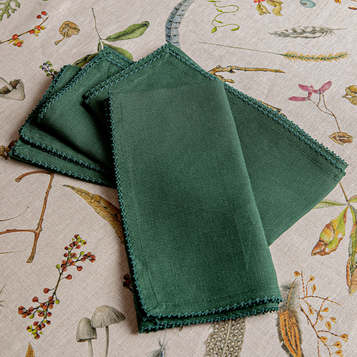 Berry Scallop Napkin Set/4 - Evergreen - lifestyle setting