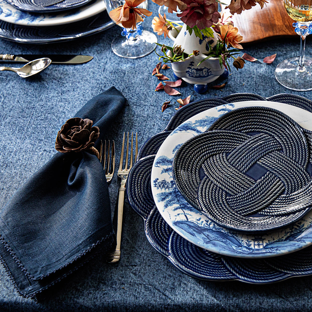 Berry Scallop Napkin Set/4 - Navy - lifestyle setting