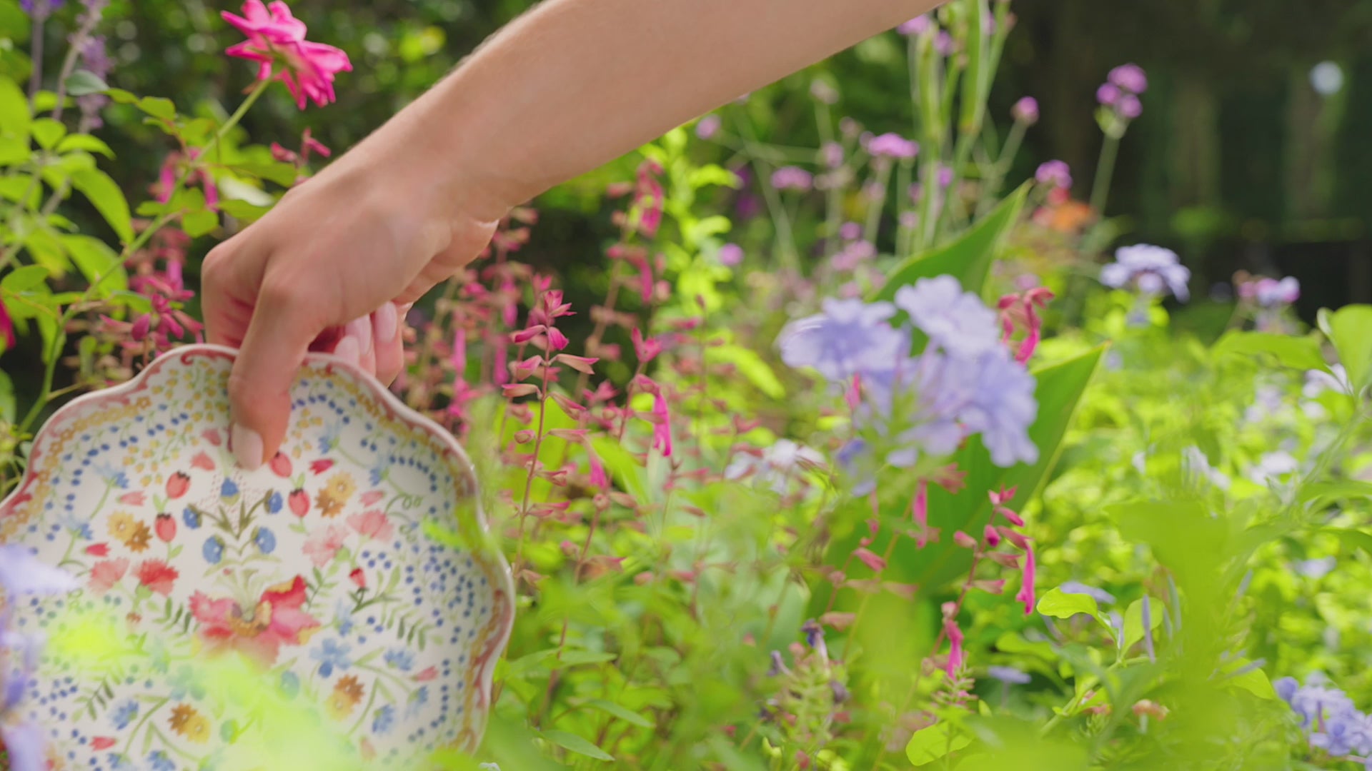 Load video: Video displaying floral ceramic dinnerplates, floral candelabras, and bohemian nell glassware in an outdoor garden tablescape.