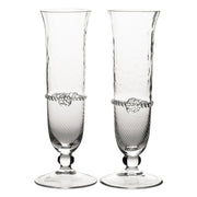 Stunningly statuesque, these handsome flutes are crowned with a simple thread and a single berry to accentuate your celebratory champagne bubbles.
