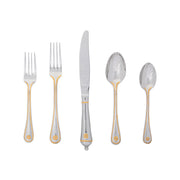 Trimmed in delicate 24-karat gold accents and meticulously designed and crafted in the spirit of old world French tradition, our 5 piece set Berry & Thread polished flatware set will become a treasured heirloom. Perfectly weighted and classically versatile, our flatware collection brings everyday elegance to your home.