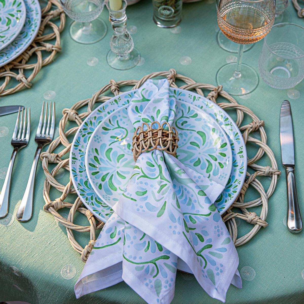 Bistro Bright Satin 5pc Place Setting, detail view