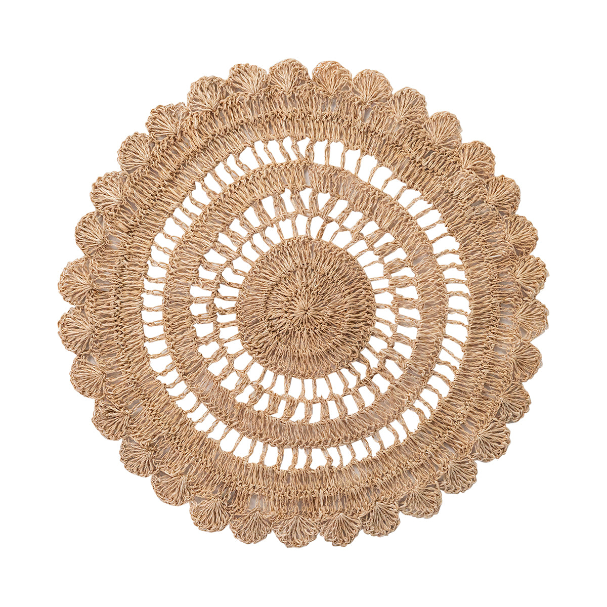 Intricately woven Abaca twine and a beautifully scalloped rim is elegant yet laid back - making this placemat ideal for casual al fresco lunches to dinner party table settings. 