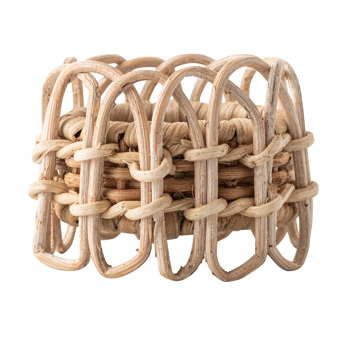 Made of natural hand-woven rattan, this whitewash napkin ring delivers instant texture to any table setting - from garden parties to forest feasts and your daily dinner table.
