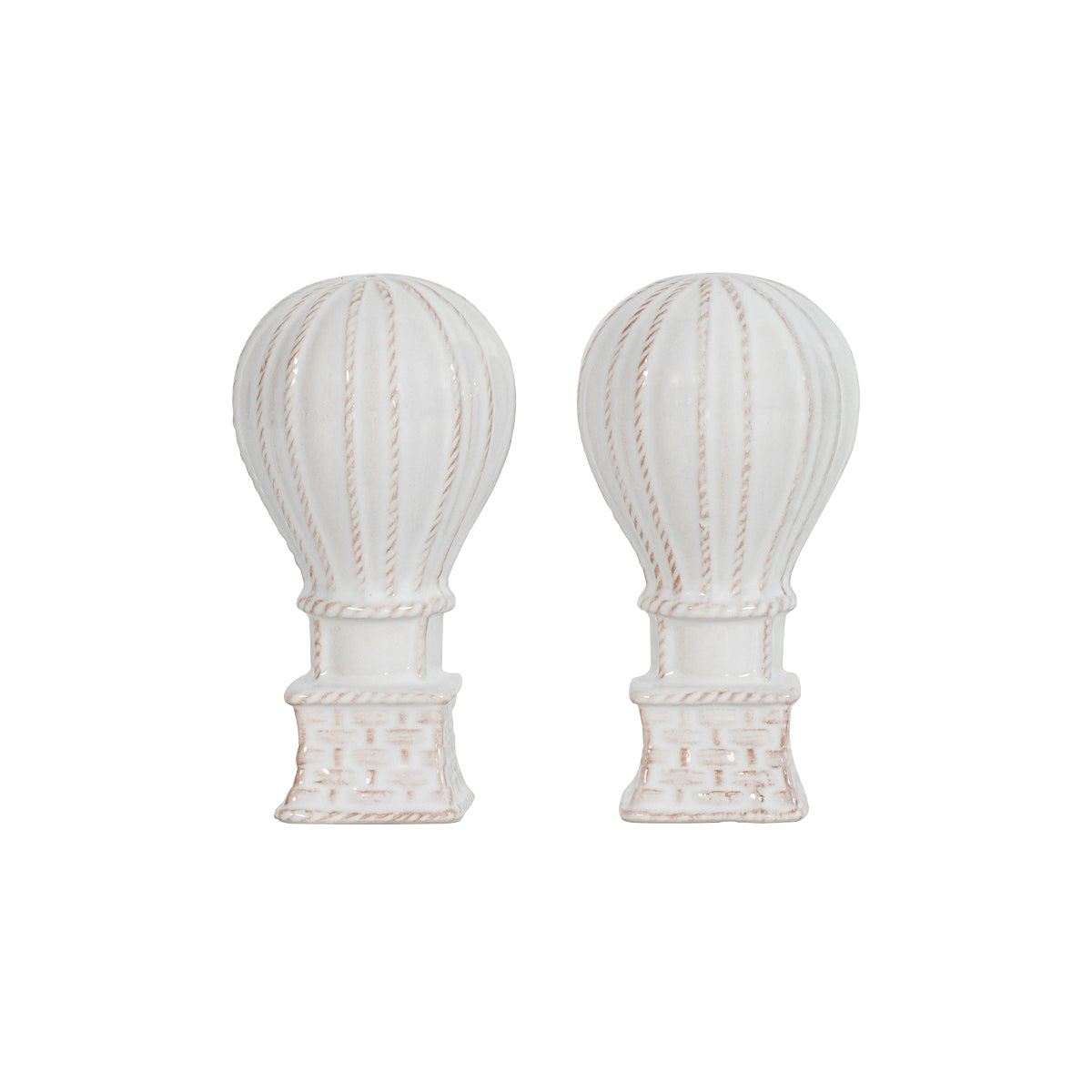 This irresistible pair of hot air balloon salt and pepper shakers are sculptural little statement pieces in their own right, delivering a sense of whimsy and adventure to the table. Packaged in our signature Juliska gift box, it makes a heavenly present for any entertaining enthusiast. 
